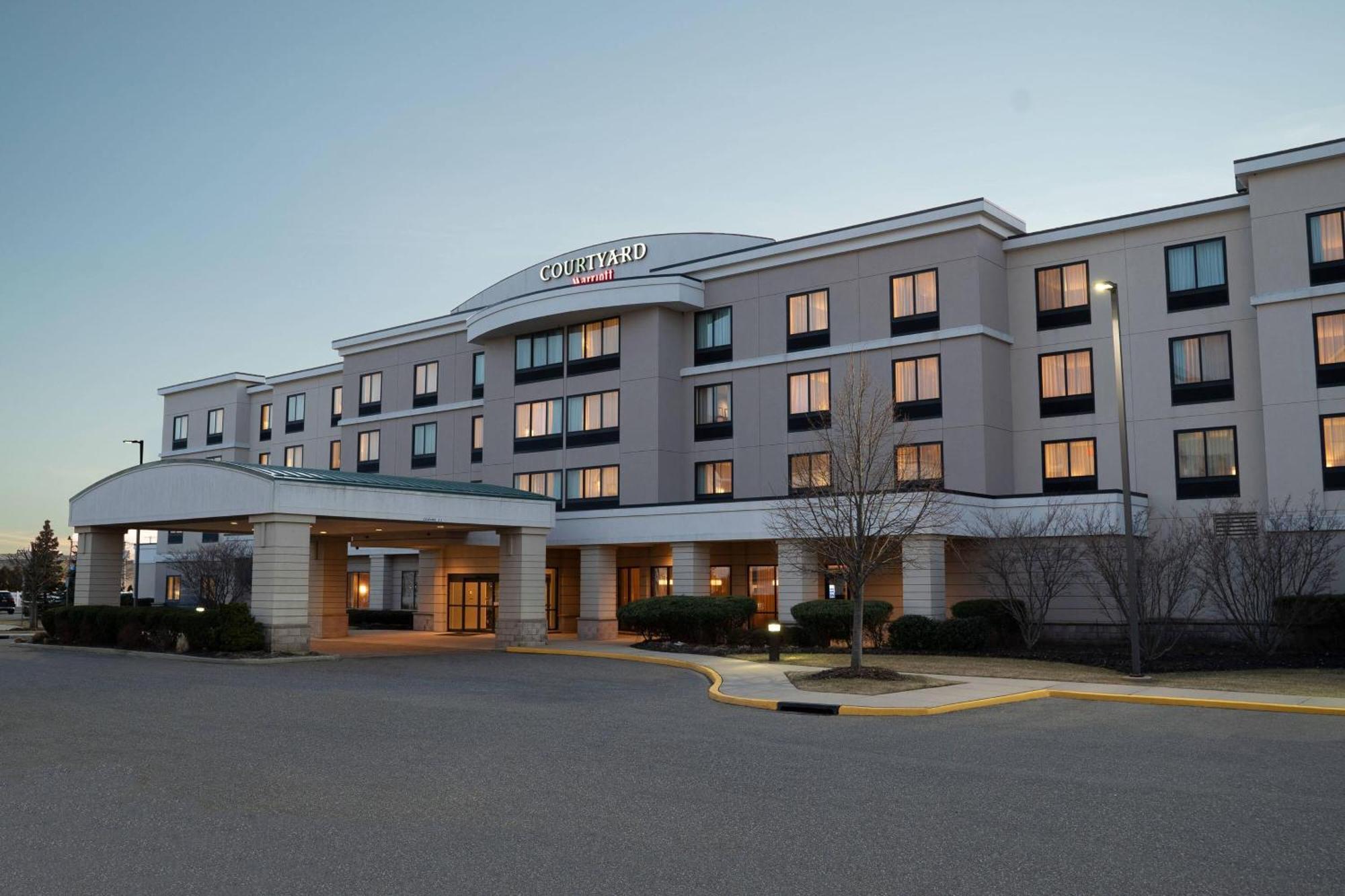 Courtyard Republic Airport Long Island/Farmingdale Hotel Exterior photo